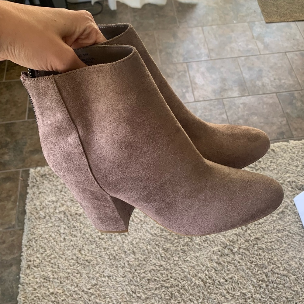 Steve Madden 9.5 block heels boots taupe